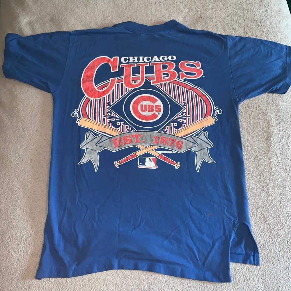 Vintage Chicago Cubs T-Shirt with front pocket
